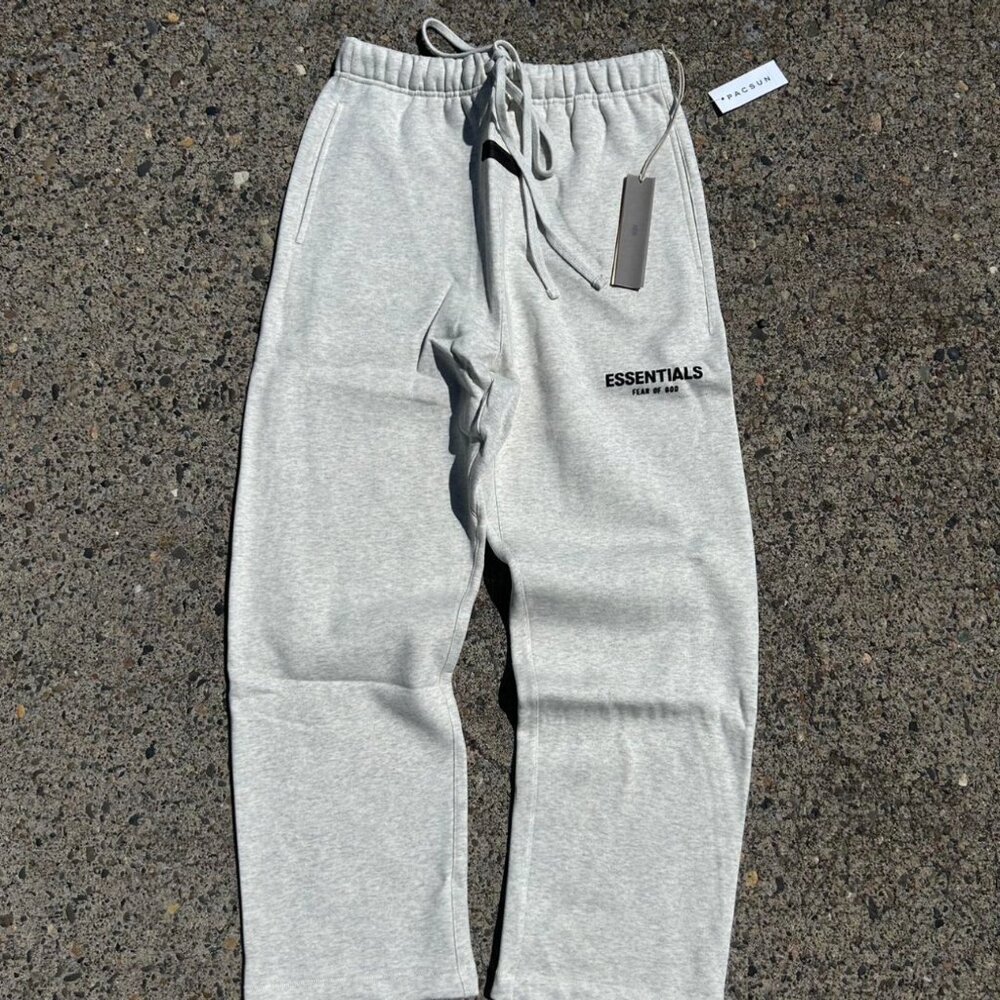 Fear Of God Essentials Light Oatmeal Relaxed Sweatpants SS22 Size Medium